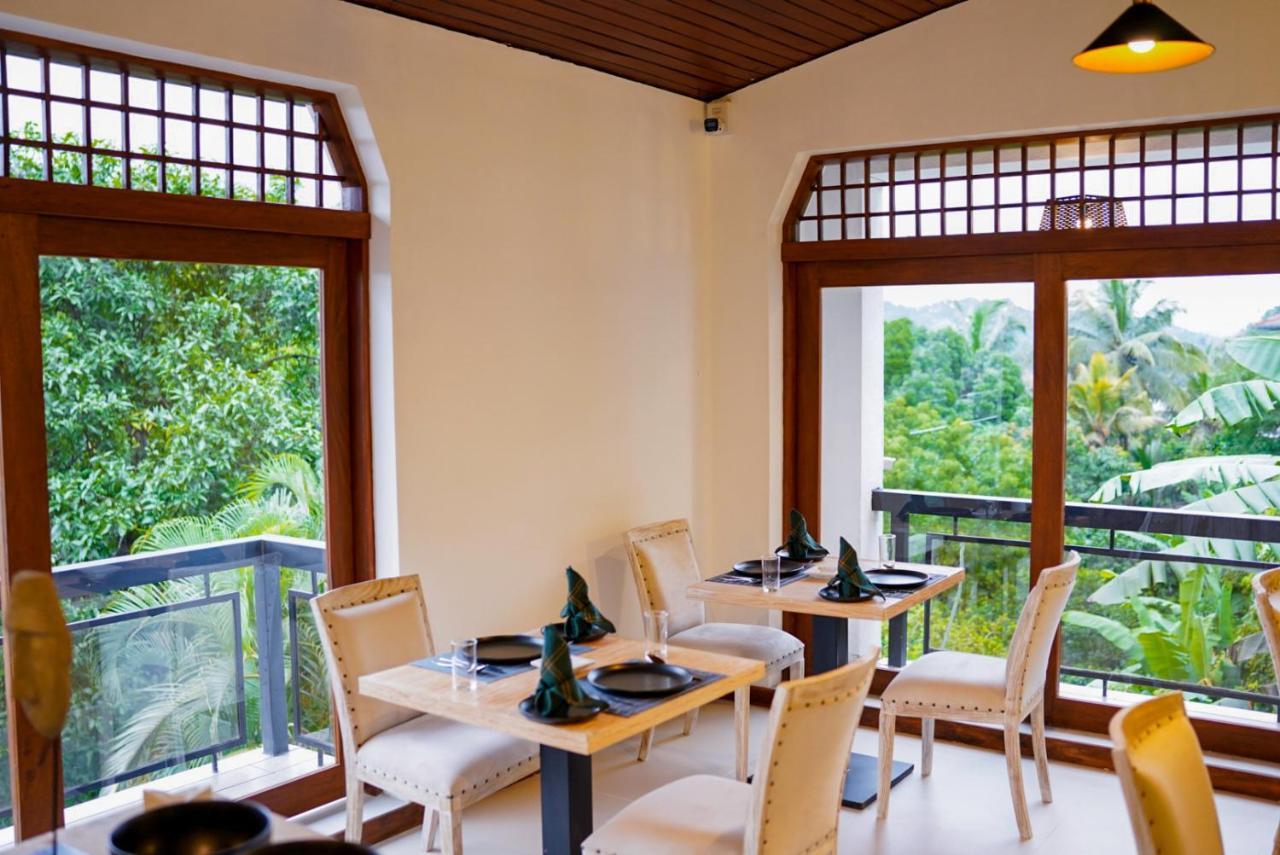 Chariot Square Hotel Kandy Exterior photo