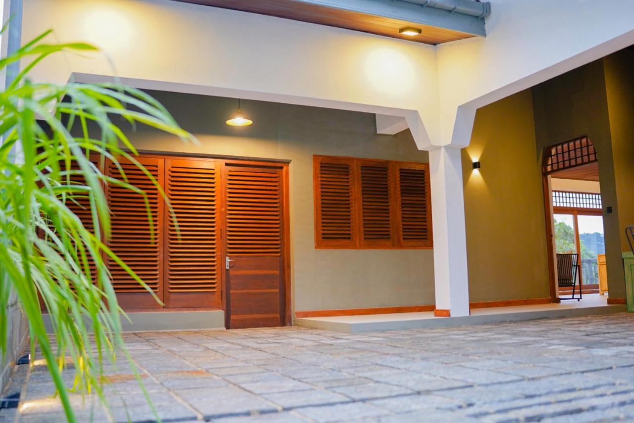 Chariot Square Hotel Kandy Exterior photo