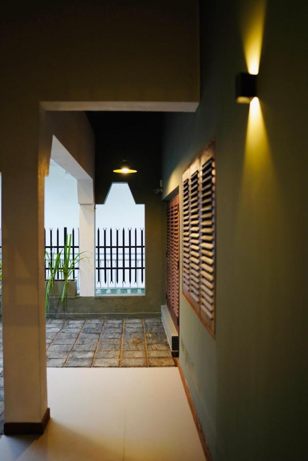 Chariot Square Hotel Kandy Exterior photo